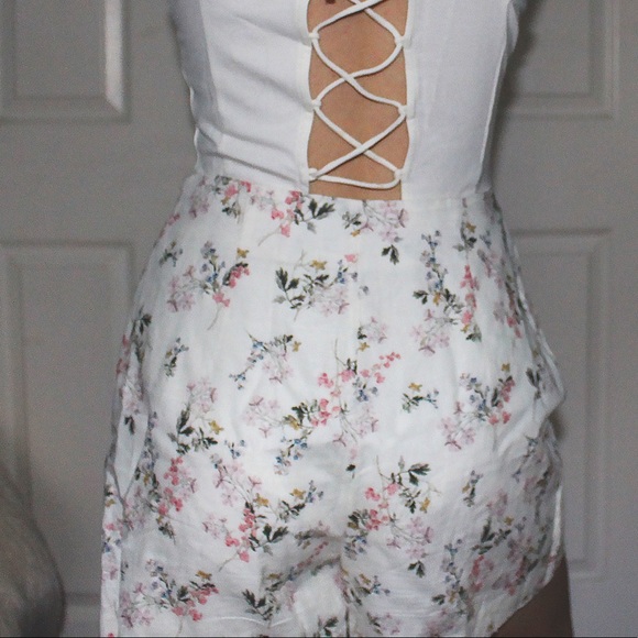 High waist floral shorts with lace up details - Picture 2 of 3